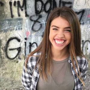 Meet your Posher, Kayla